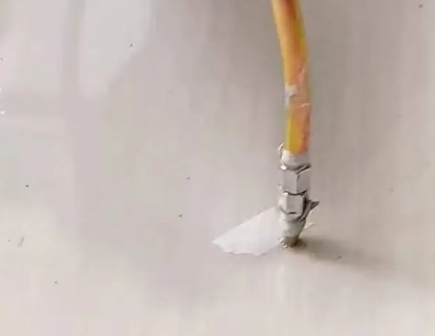 淮滨瓷砖空鼓维修公司专业解答在瓷砖铺贴过程中，如果使用的砂料过粗（如全部使用了粗砂），可能会导致以下问题